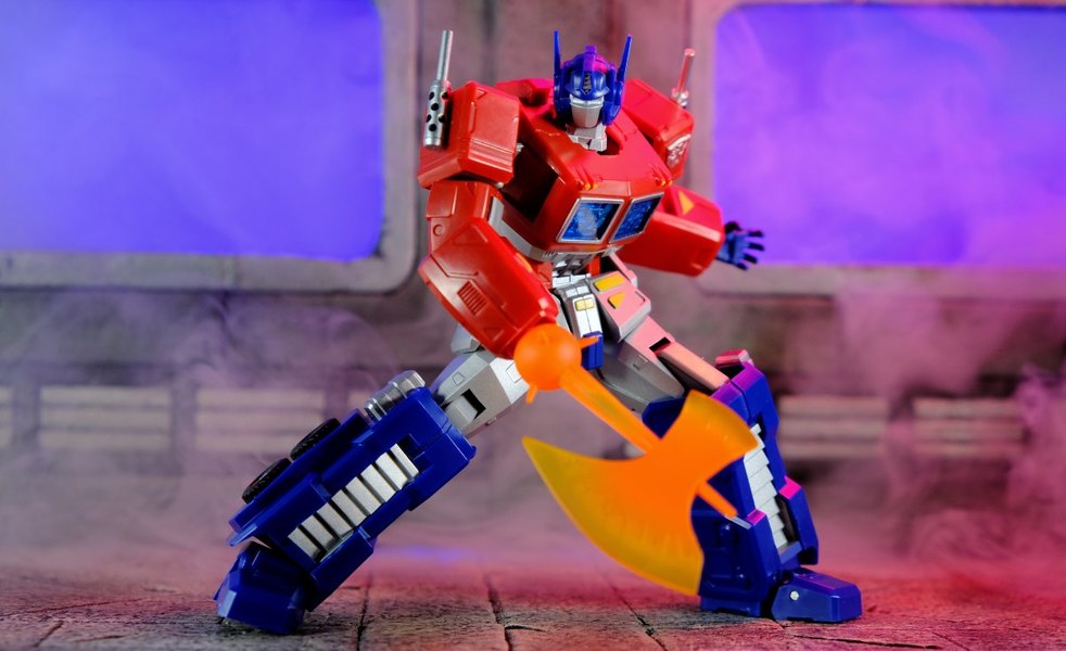 Amazing Yamaguchi Revoltech Optimus Prime  (4 of 16)